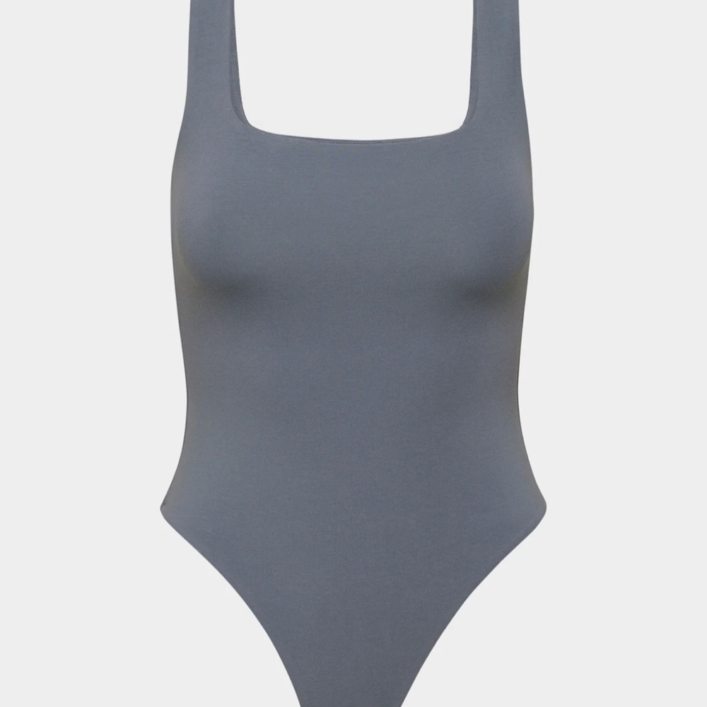 Babaton/Aritzia original contour square neck bodysuit | Size XS